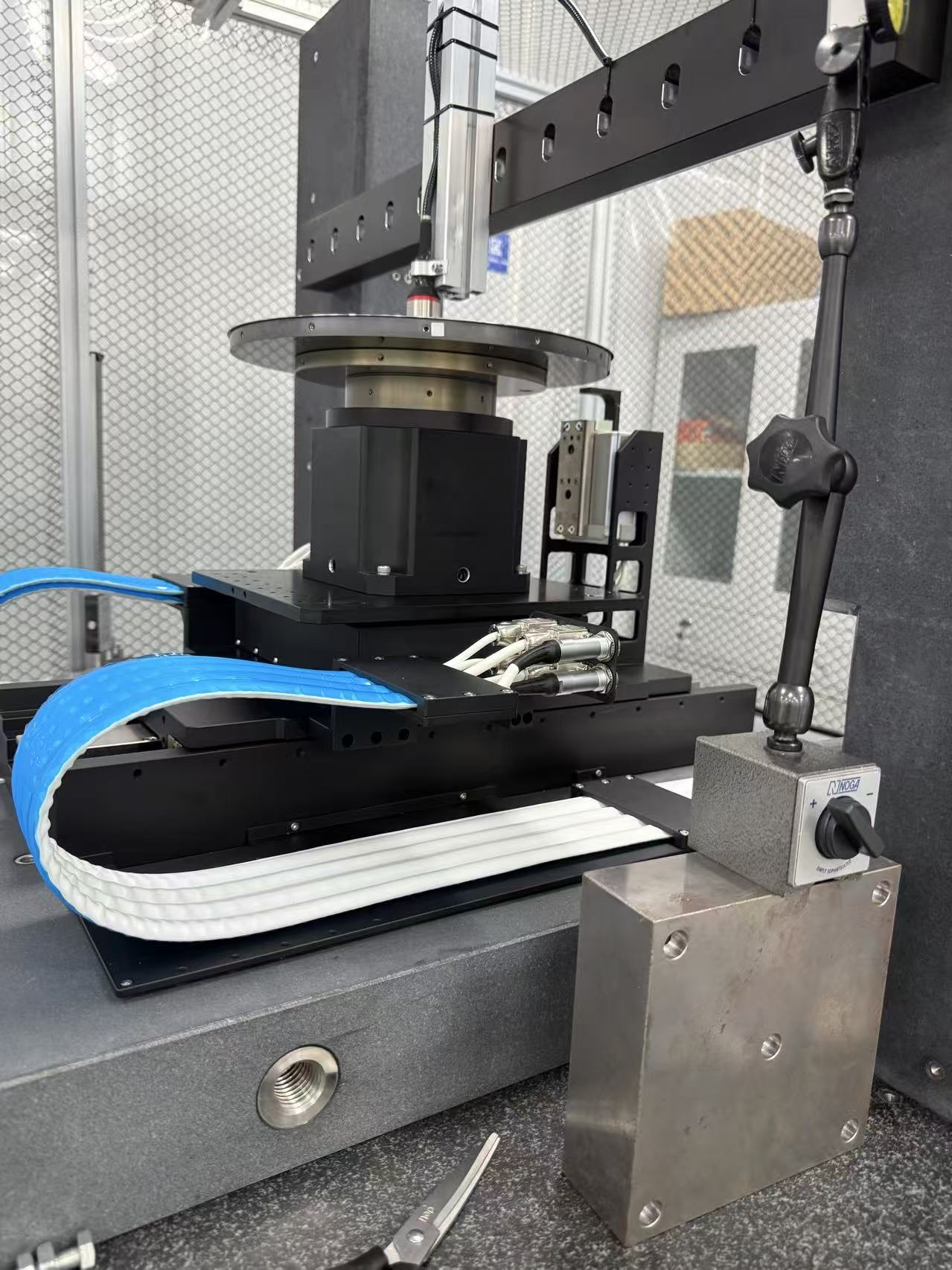 XZT  6000rpm 超高转速气浮转台，用于晶圆螺旋检测